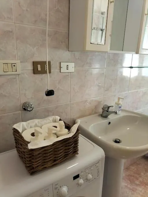 Edera Apartment - Comodo E Funzionale Bologna 0*,